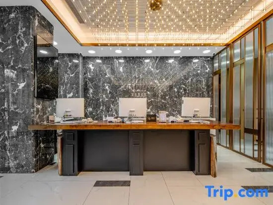 Magnotel Hotel (Taian Xintai Qingyun Shopping Center Jindou Road)