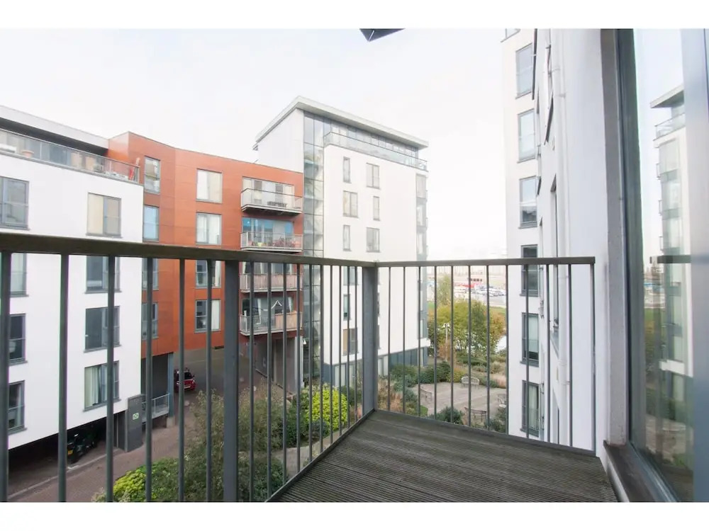 Spacious Riverside Flat for 4 in Stratford