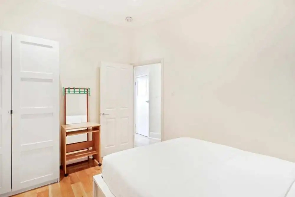 Cosy 2bed Skylight Apt W/patio in Clapham Junction