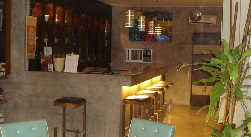 3rd Street Cafe& Guesthouse