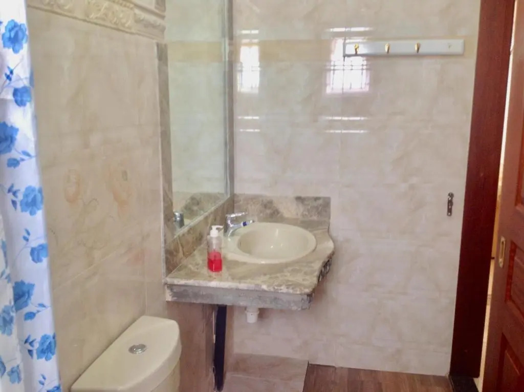 Cardamon Villa is a 2 bedroom with 1 bathroom and seperate toilet detached house with AC and swimming pool , 5 minutes walk from Flic en Flac public beach