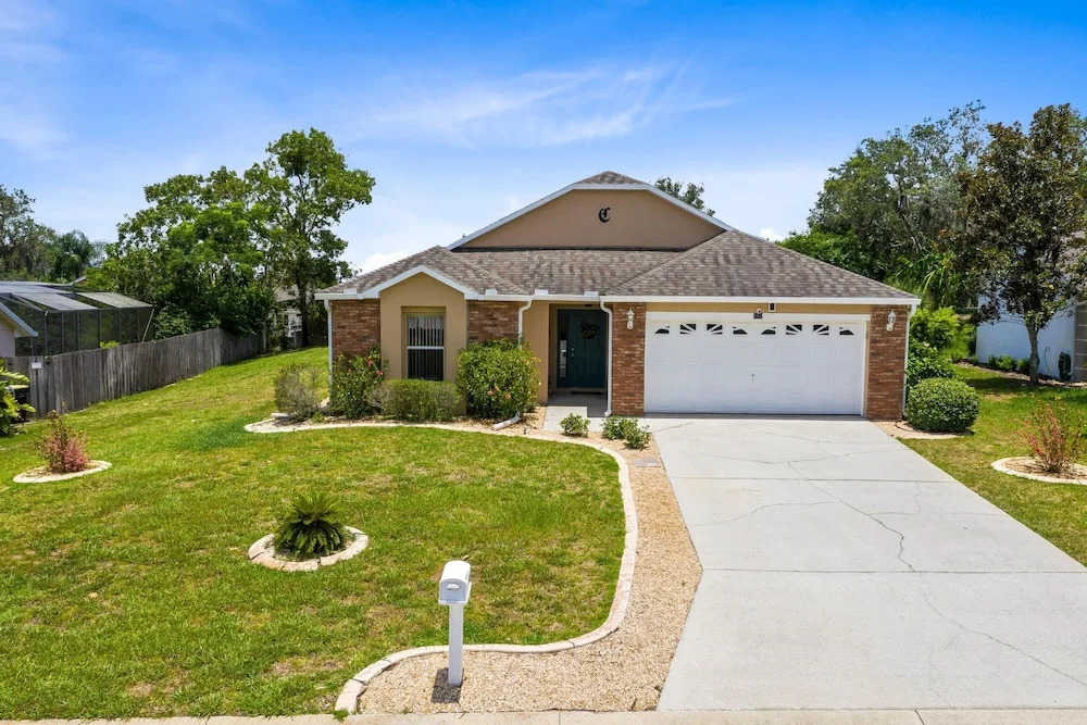 4 Bed Located in Davenport Only Minutes to Disney