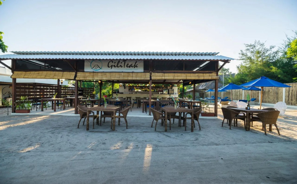 Gili Teak Beach Front Resort
