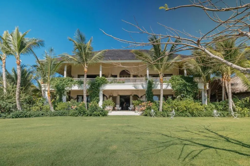 Unique Lake-front 10-bedroom Mansion in Most Luxurious Resort of the Caribbean