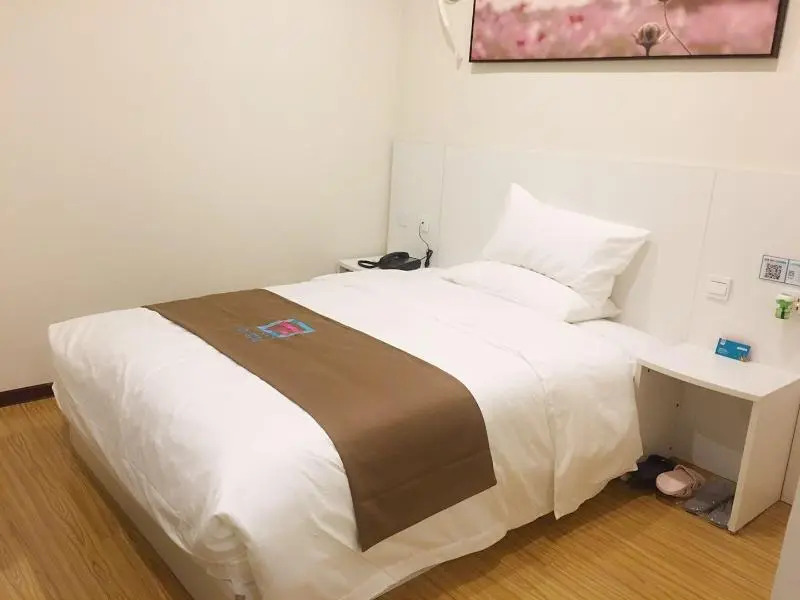 Pai Hotel (Tianjin Tanggu Binhai High-Speed Railway Station)