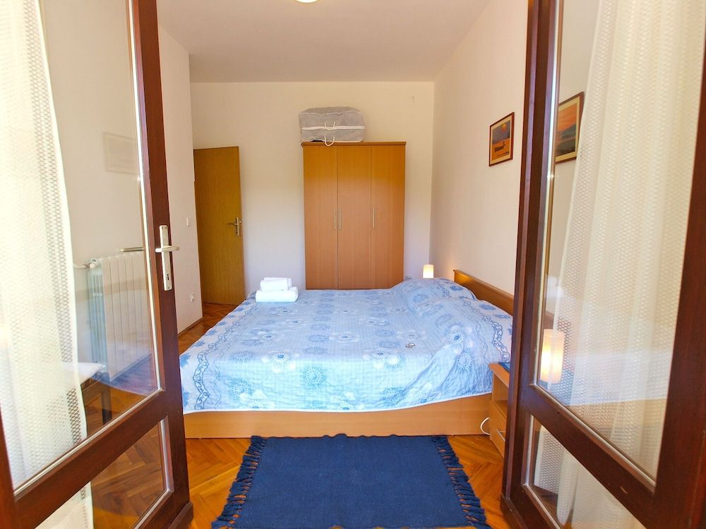 Apartment 911