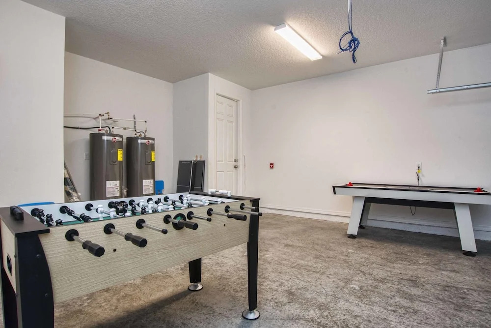 Solara 9 Bedroom House w Pool - 8100SA