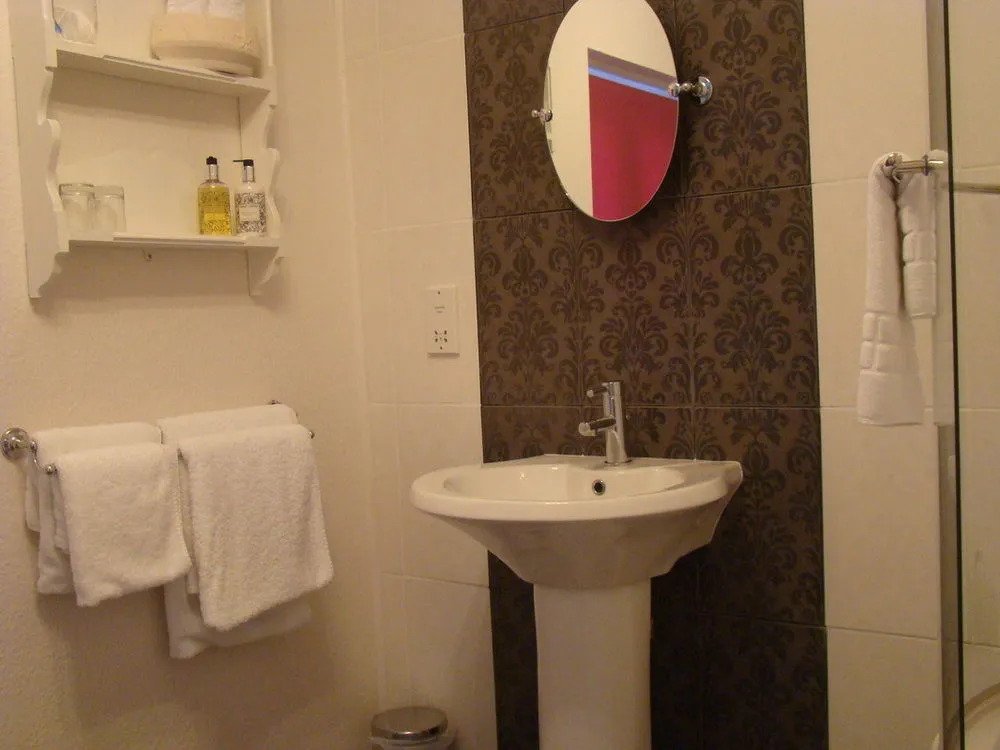 Pine Lodge Guest House