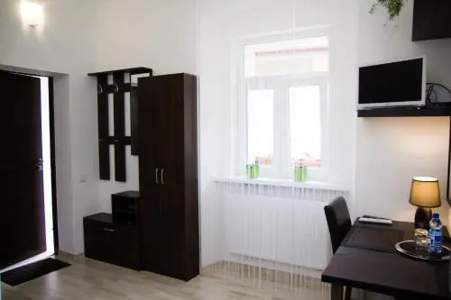 Leo Apartment