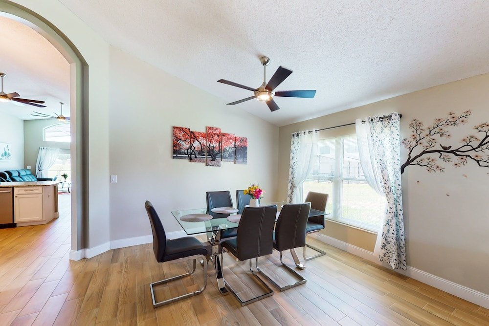 Private Pool Home With Spa, Screened Patio, Central AC, & Washer/dryer