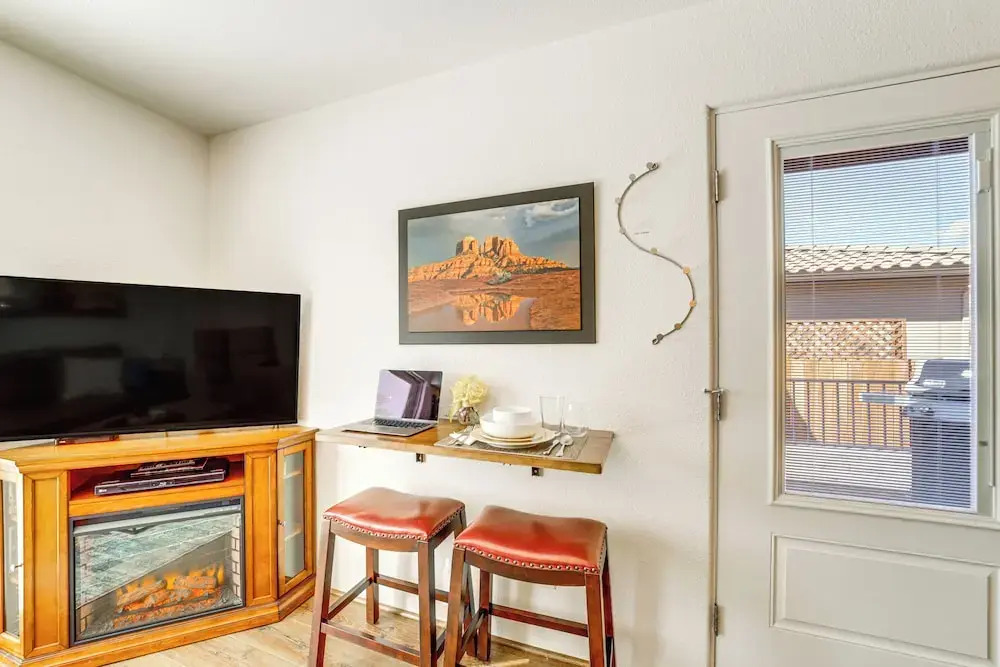 Walk to Trails! Sedona Casita w/ Fire Pit & Views