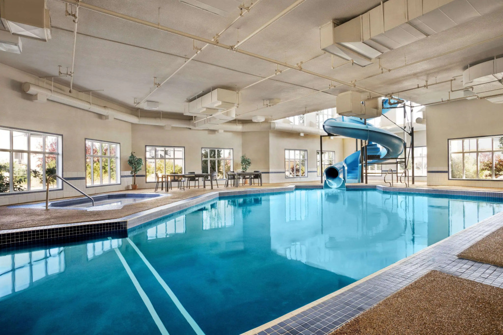 Days Inn & Suites by Wyndham Strathmore