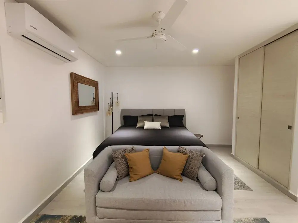 1st Luxury Warehouse