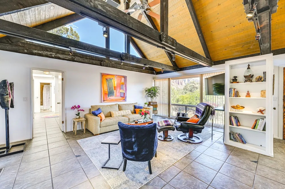 Walk to Hiking Trails: Sedona Red Rock Retreat