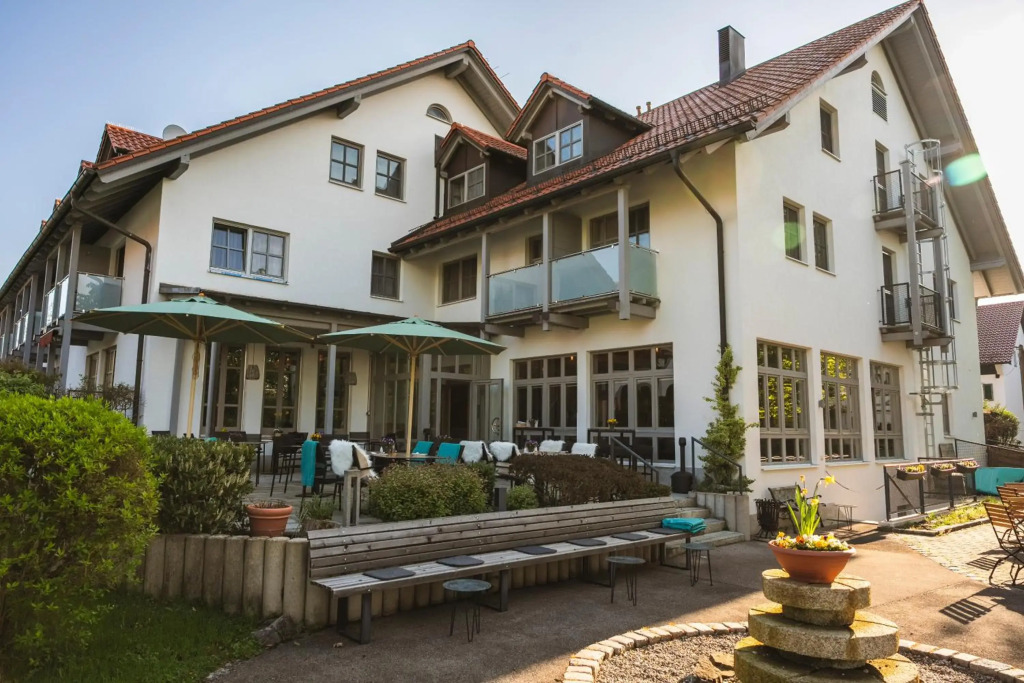 Sopherl am See - Frühstück auf der Seeterrasse, sehr ruhig und wunderschön am See, 3 Minuten nach Oberpfaffenhofen, viele Radtouren, Restaurants & Cafes in der Umgebung