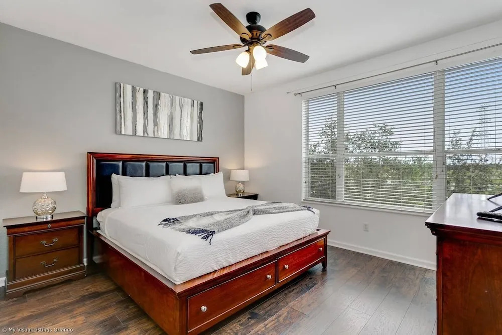 NEW Tastefully Designed Town Home. Close to Attractions, Steps From Convention Center! 3br/3ba #3vc138