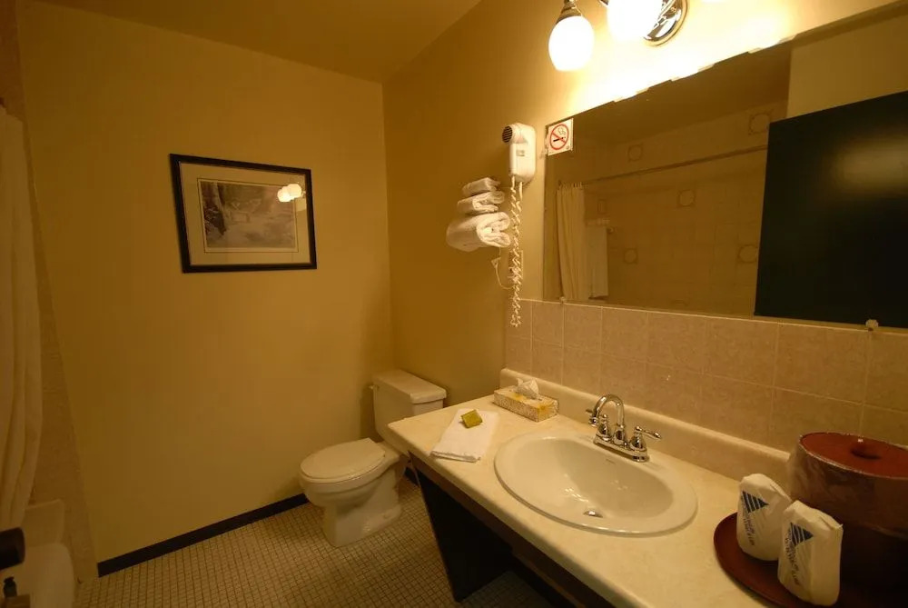 Pinewood Motor Inn