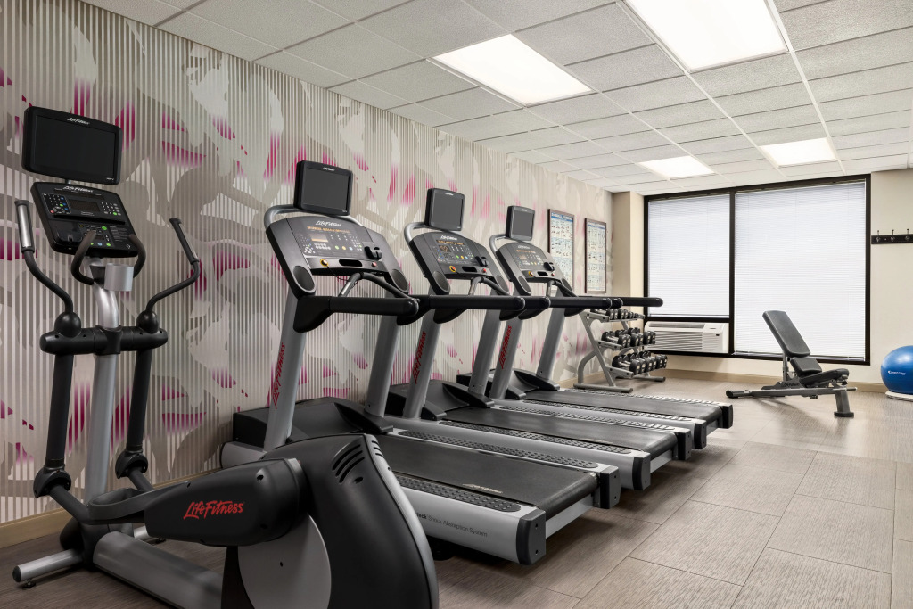 Crowne Plaza Edison by IHG