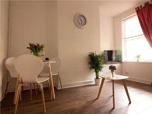 Diamond - Trent Apartment