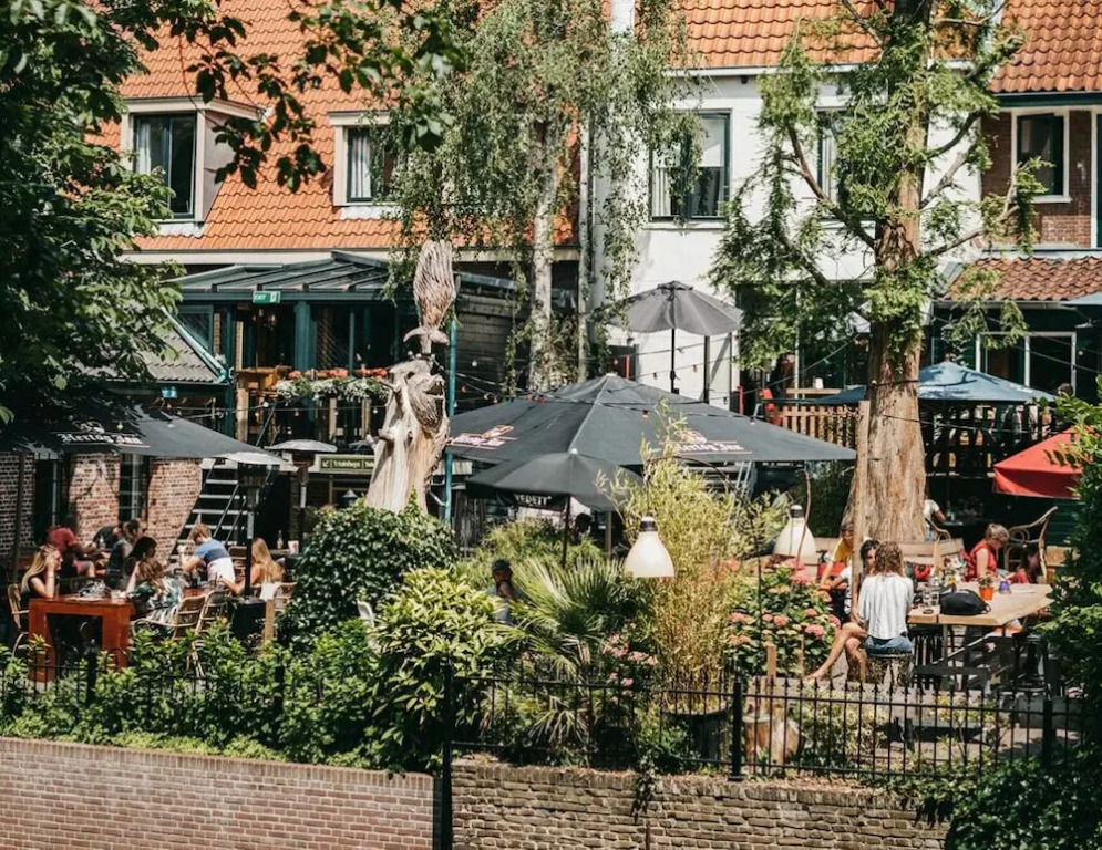 Long Johns Pub & Hotel
