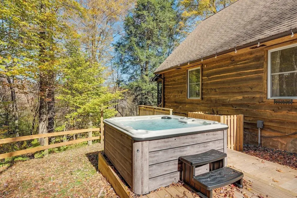 Riverfront Retreat w/ Hot Tub in Pocono Lake!