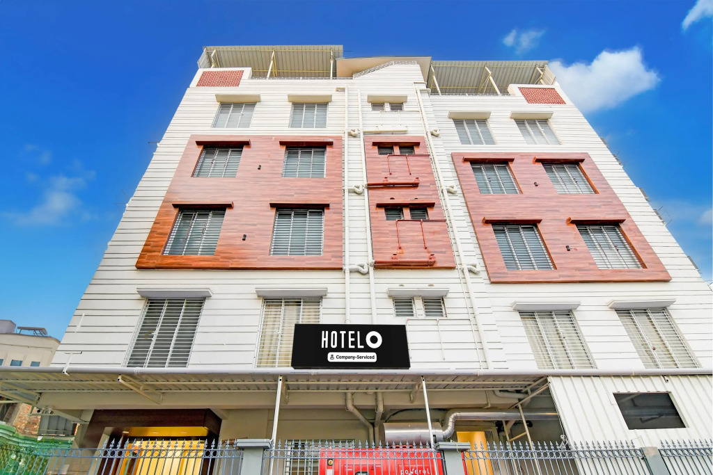 Super Townhouse Kaikhali Near Airport