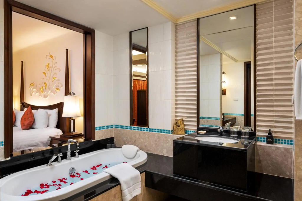 Patong Paragon Resort & Spa SHA Extra Plus