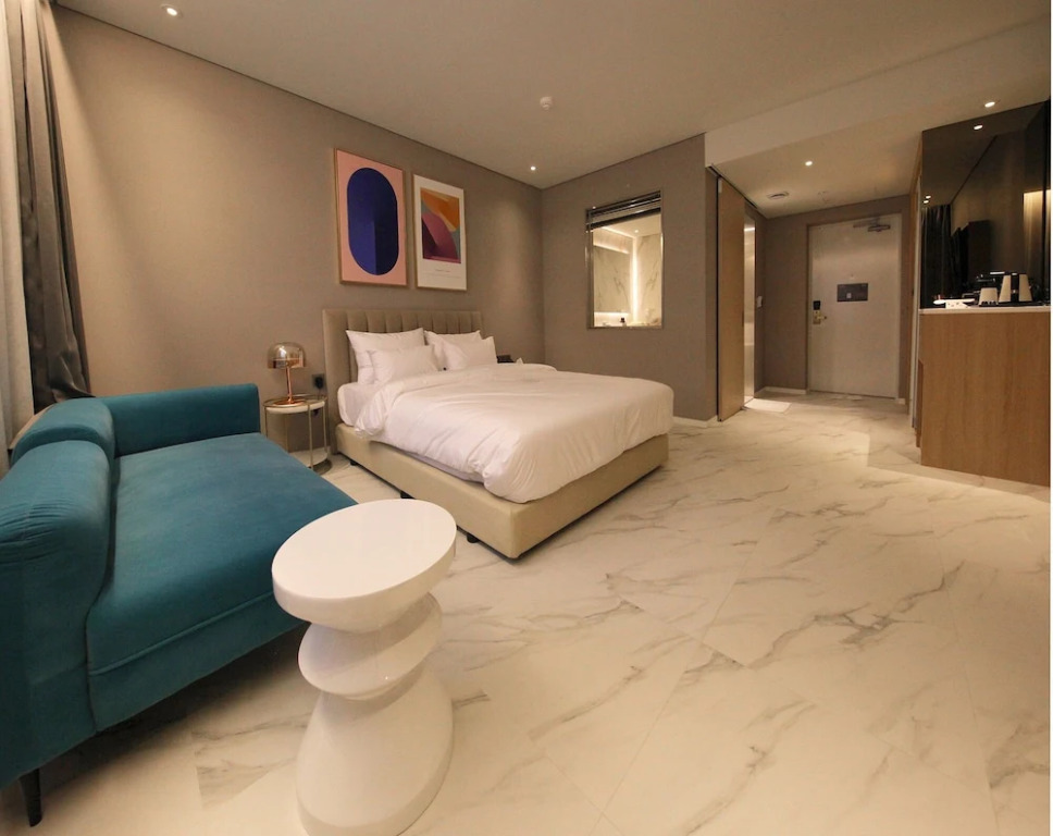 Jinhae Yongwon Londoner Business Hotel