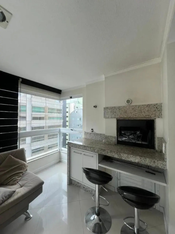 Apartamento 3 suítes próximo a praia