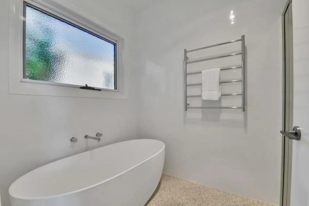Hideaway on Curran - Modern & Comfy Retreat in CBD Firepit