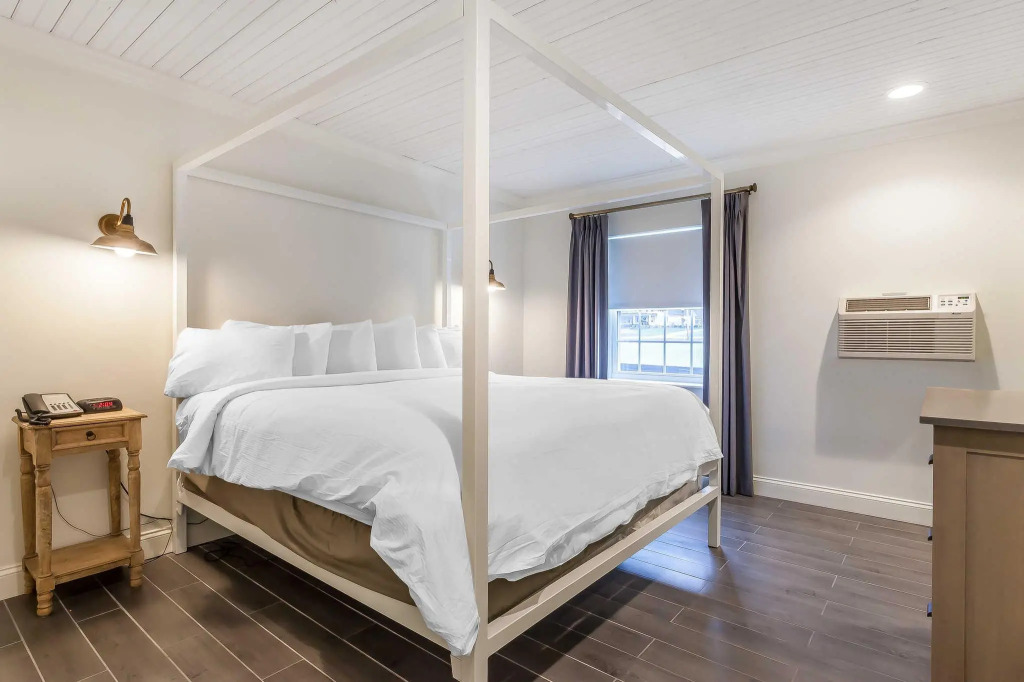 The Aurora Inn Hotel and Event Center