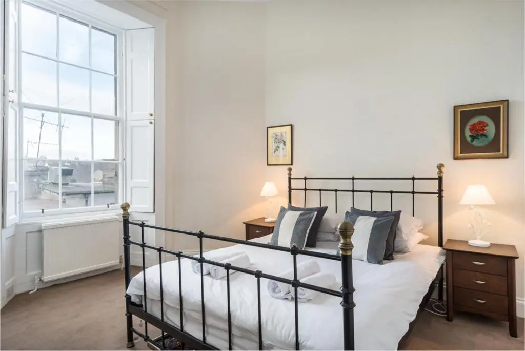 Central SPACIOUS NewTown 2-6ppl STUNNING