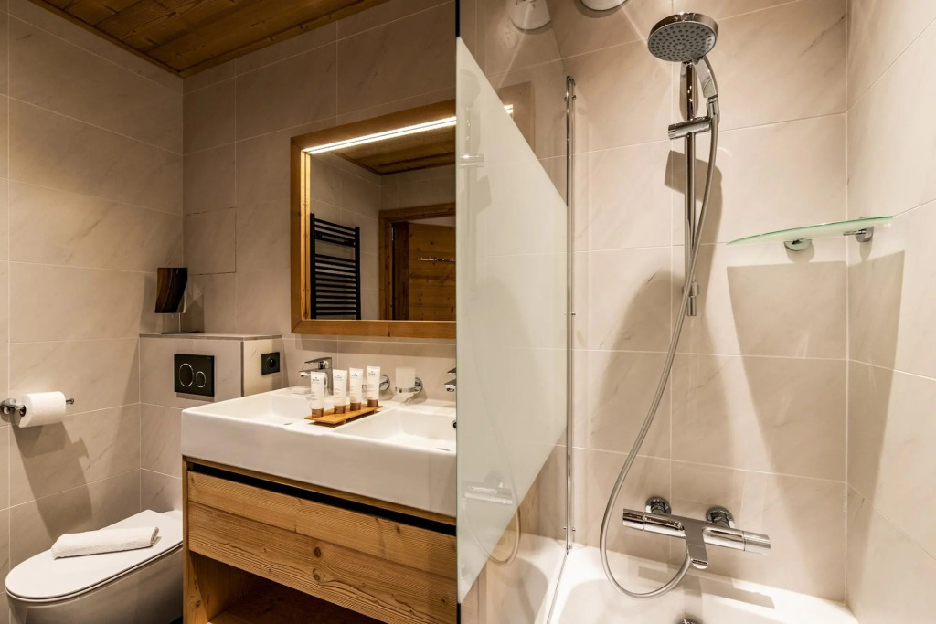 SORBUS - Contemporary Apartment in Luxury Residence