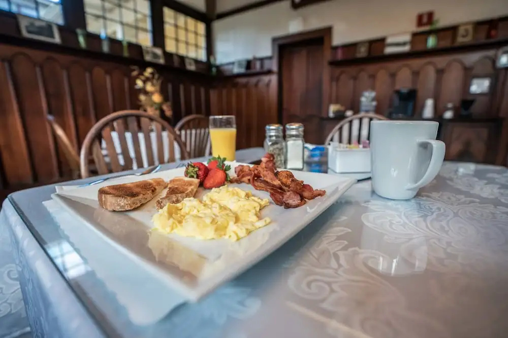 Live Oaks Inn