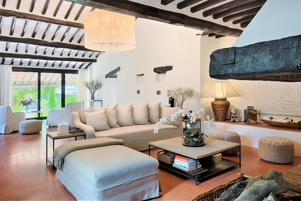 Villa in Castellina w. Pool, Garden & Winery