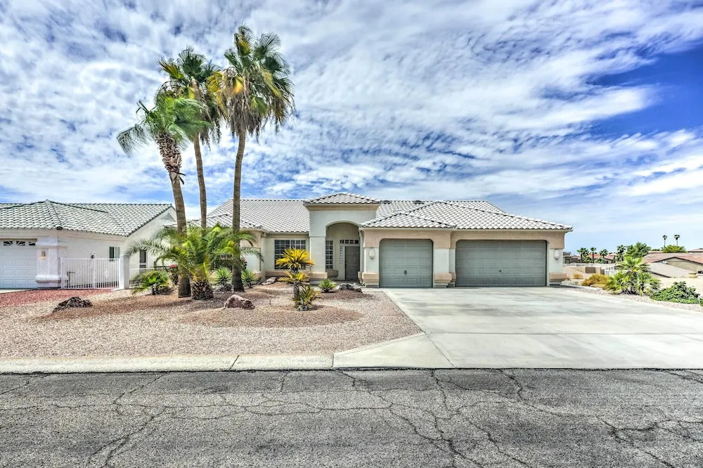 Sunny Snowbird's Retreat w/ Lake Havasu Views!