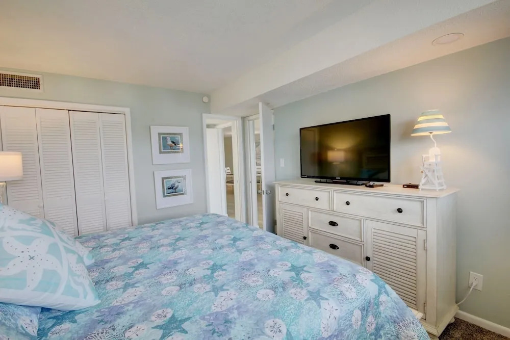 554 El Matador 1 Bedroom Condo by RedAwning