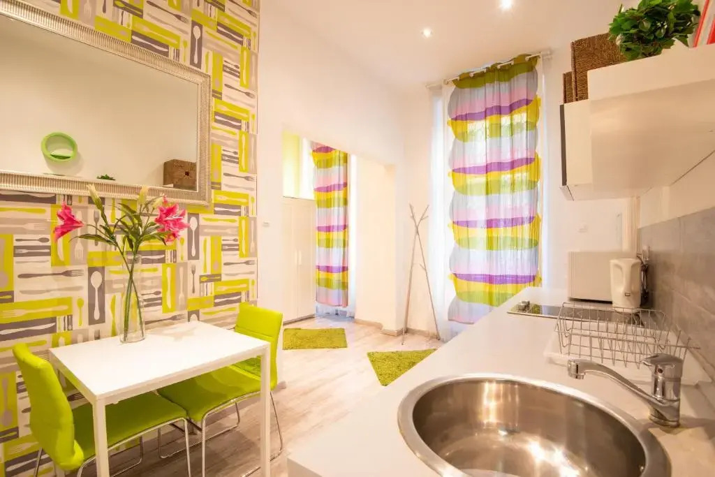 Standard Apartment by Hi5 - West End Center