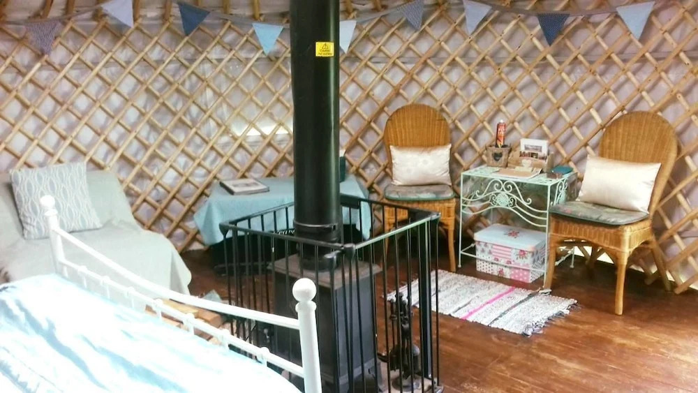 Love2Yurt