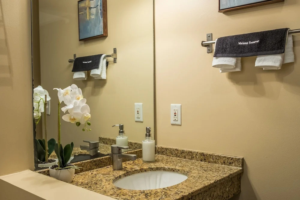 Downtown Jacksonville Apts by Frontdesk