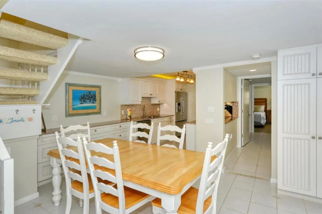 LaPlaya 205D Spectacular sunsets and sunbathing from your private Gulf front lanai or sundeck