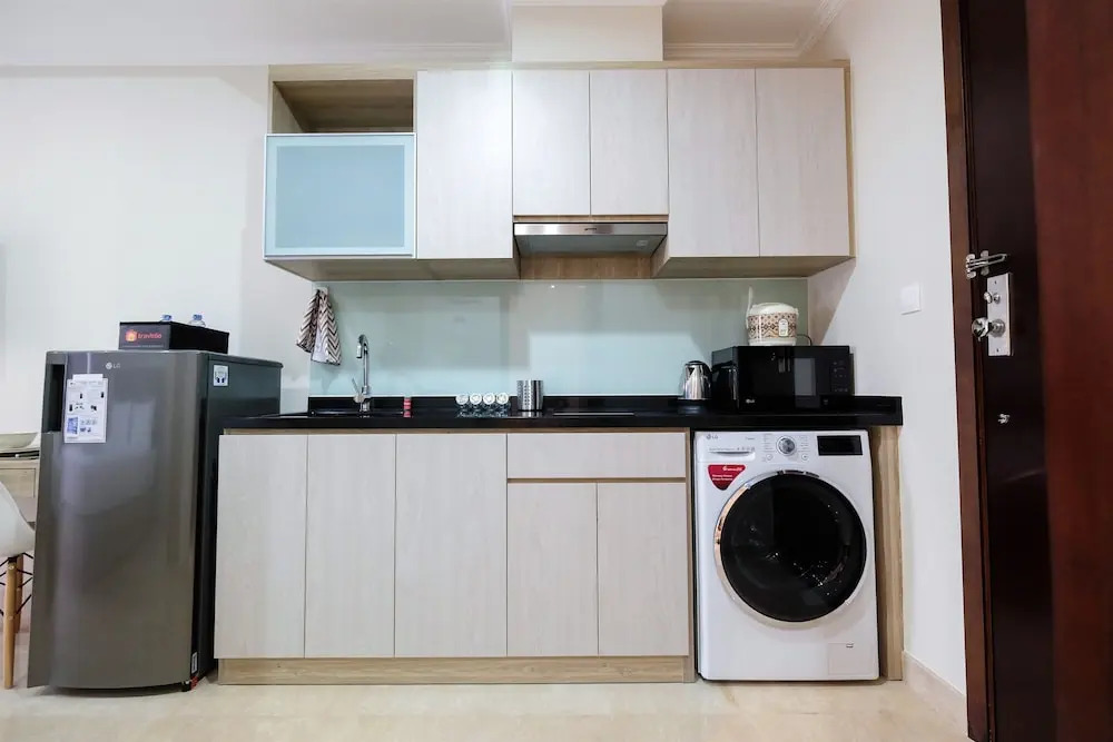 Minimalist and Comfort Studio Menteng Park Apartment By Travelio