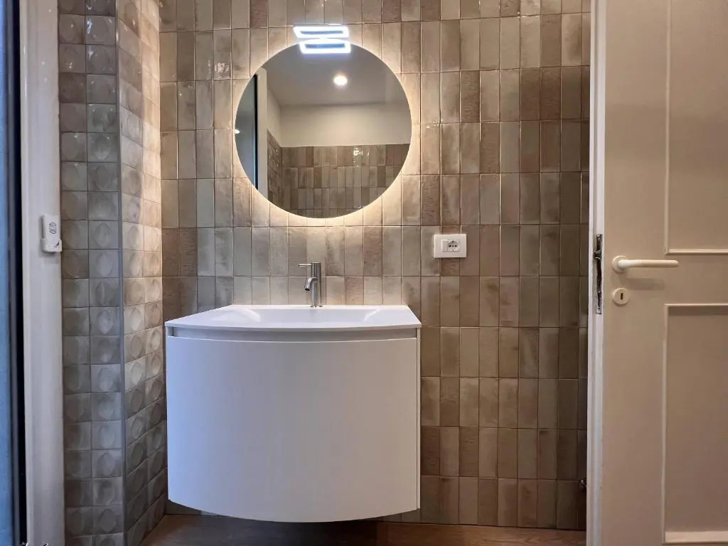 VAL DI SOLE 19-III piano- VISTA MARE- VISTA COLLINA-WIFI 100MG-ARIA CONDIZIONATA IN TUTTE LE STANZE -POSTO AUTO INCLUSO -L'APPARTAMENTO E' STATO COMPLETAMENTE RINNOVATO NEL 2023