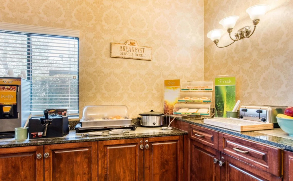 Quality Inn Pelham I-65 exit 246