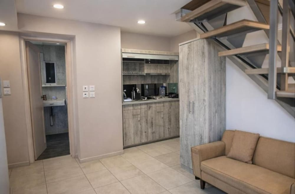 Airnest Suites Near Athens Airport By SEM