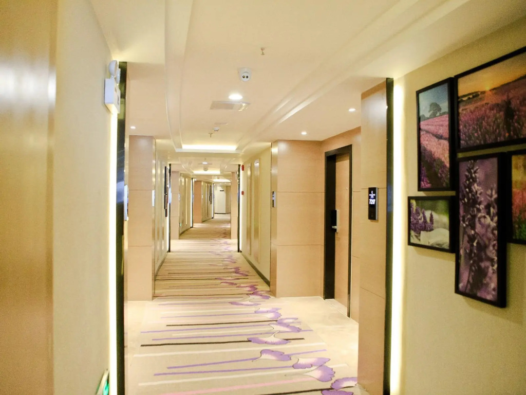 Lavande Hotels·Zhanjiang Haibin Avenue Jiangnan Shijia