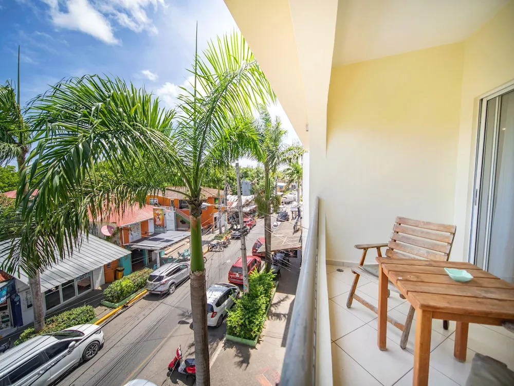 2BR Luxury Apartment in Heart Of Nightlife Area!