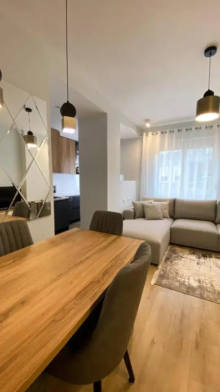 Centrally located Glamorous Bright APT near Bazaar