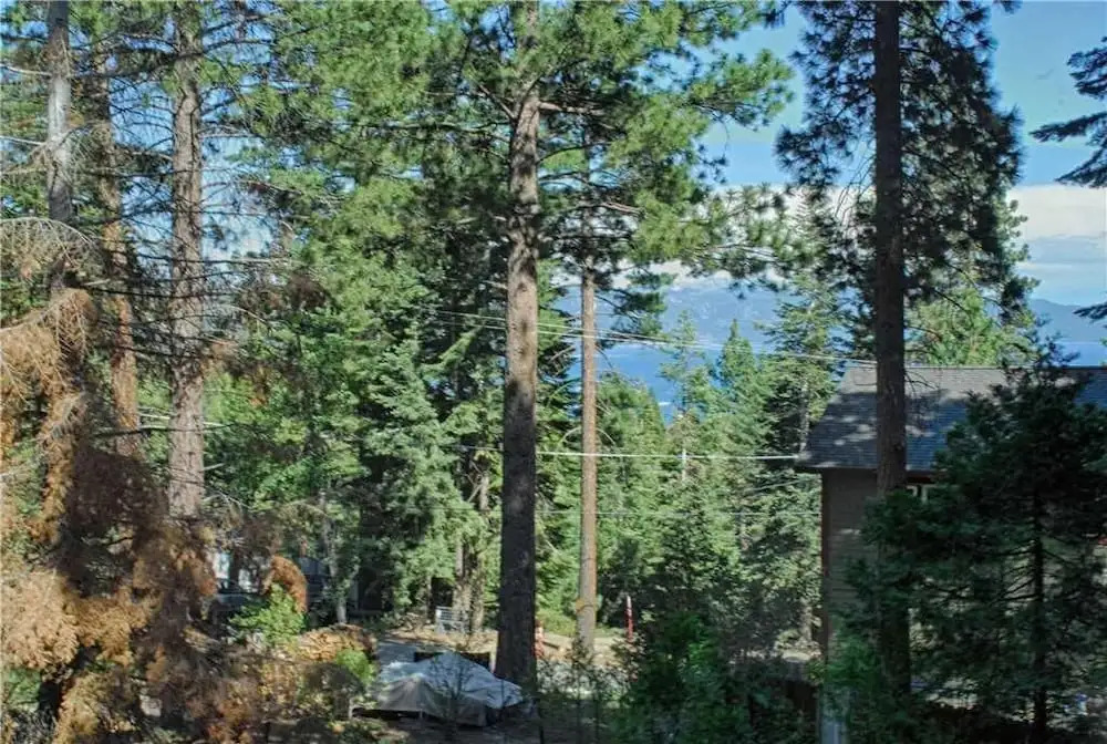 Huge Windows and Perfect Deck for Grilling at Rim Drive Lookout #190