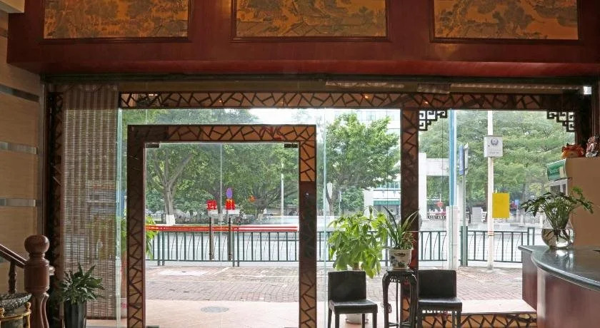 Riverside Hotel
